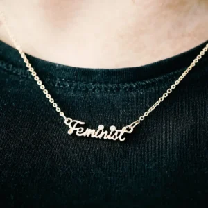 Feminist Anhänger mit Kette golden LGBTQ+