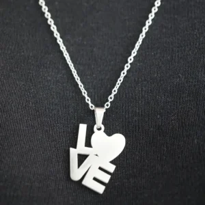 L O V E – Lasercut Wort Edelstahl Anhänger mit Kette